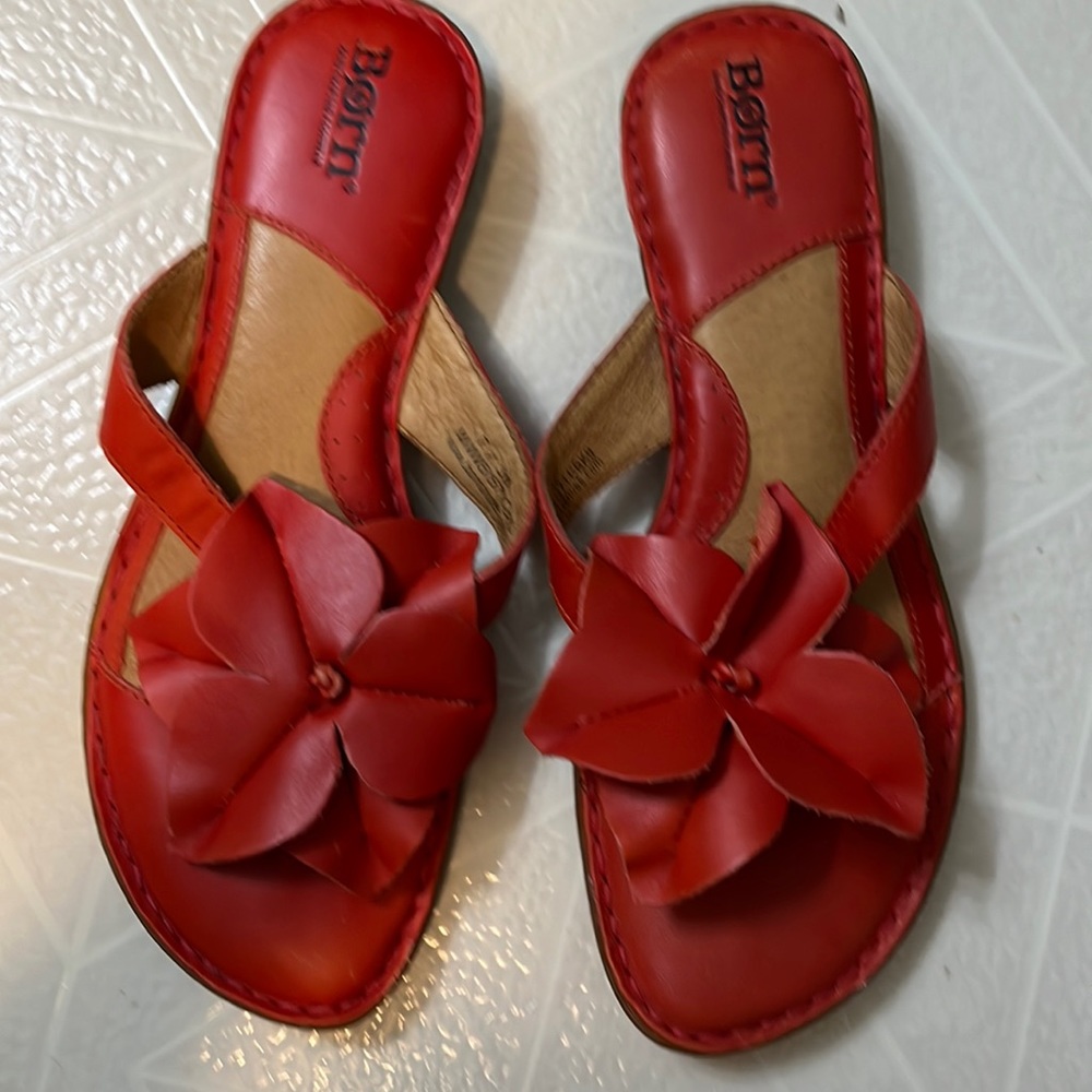 Born flip flop sandals size 7